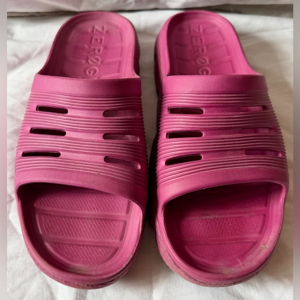 Unisex Cole Haan ZeroGrand 360 Pink Rubber Slides/Sandals M8/W10 Pool Travel